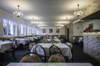 Postel nebo postele na pokoji v ubytování Hotel Bellevue