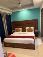 Hotel Air City Near Delhi Aiportにあるベッド