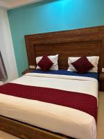 Hotel Air City Near Delhi Aiportにあるベッド