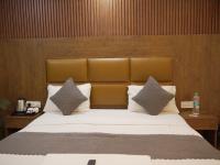 Hotel Air City Near Delhi Aiportにあるベッド