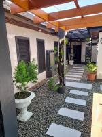 BIDESI VILLA Apartmentsにある庭