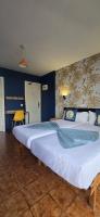 A bed or beds in a room at Hostal Baleàric