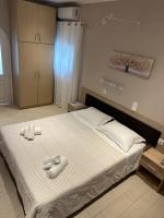 Posteľ alebo postele v izbe v ubytovaní Eleana apartments and studios