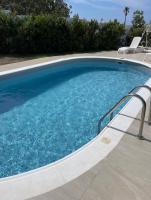 The swimming pool at or close to Sarwnisland