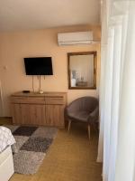 Televízia a/alebo spoločenská miestnosť v ubytovaní Ante Apartment