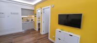 Televízia a/alebo spoločenská miestnosť v ubytovaní Sorrento Punto It Apartment