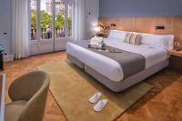 A bed or beds in a room at Hotel SERHS Rivoli Rambla