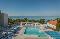 Bazén v ubytování Bluesun Hotel Alga nebo v jeho okolí