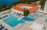 Bazén v ubytování Bluesun Hotel Alga nebo v jeho okolí