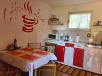 Kuchyňa alebo kuchynka v ubytovaní Villa Rose Apartment