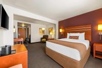 Wingate by Wyndham Calgary Southにあるベッド