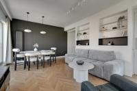 Ein Sitzbereich in der Unterkunft Waterlane Riverside - SPA, Pool, Gym &amp; Parking by Downtown Apartments