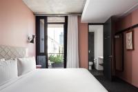 Ein Bett oder Betten in einem Zimmer der Unterkunft Alex Hotel