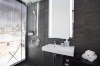 Ein Badezimmer in der Unterkunft Alex Hotel