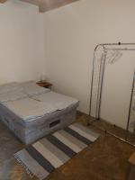 Posteľ alebo postele v izbe v ubytovaní Lisztes Apartman (medencés, nádfedeles, Zamárdi)