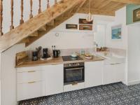 Kuchyňa alebo kuchynka v ubytovaní Maison pour 4 classée 3 étoiles - Terrasse - Guilvinec
