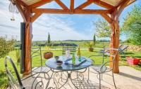 Ogród w obiekcie Maison confortable à Les Lèches avec jardin et terrasse