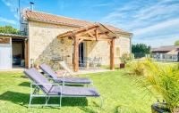 Ogród w obiekcie Maison confortable à Les Lèches avec jardin et terrasse