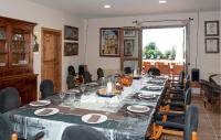 Reštaurácia alebo iné gastronomické zariadenie v ubytovaní Beautiful Home In Manacor