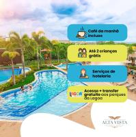 un collage de fotos de una piscina en un complejo en Alta Vista Thermas - OFICIAL, en Caldas Novas
