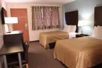 Sterling Inn near IAG Airportにあるベッド
