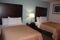 Sterling Inn near IAG Airportにあるベッド