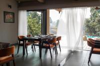 Χώρος καθιστικού στο Outpost 12, A Sinali Experience, Kanha