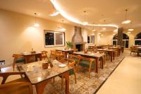 Restaurace v ubytování Q' Nest Hotel Cloud End Lansdowne