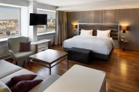 Postel nebo postele na pokoji v ubytování Radisson Blu Hotel Olümpia