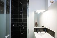 Łazienka w obiekcie L'Arty - Très joli studio moderne place Valmy