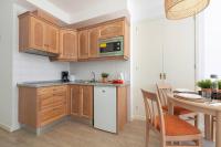 Kuchnia lub aneks kuchenny w obiekcie Apartamentos Playa Marina
