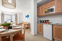 Kuchnia lub aneks kuchenny w obiekcie Apartamentos Playa Marina