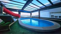 Bazén v ubytování Holiday Home Gustirna nebo v jeho okolí
