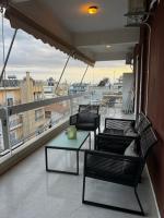 Posedenie v ubytovaní Glyfada golf fourth floor apartment