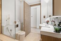Ein Badezimmer in der Unterkunft Chalet Homes - LUX New Studio With 2 Double Beds in Downtown Dubai