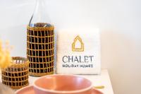 Ein Zertifikat, Auszeichnung, Logo oder anderes Dokument, das in der Unterkunft Chalet Homes - LUX New Studio With 2 Double Beds in Downtown Dubai ausgestellt ist