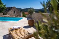 Bazén v ubytování Heritage Island Escape - Casa Bola- Boutique Retreat nebo v jeho okolí