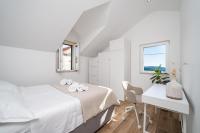 Postel nebo postele na pokoji v ubytování Heritage Island Escape - Casa Bola- Boutique Retreat