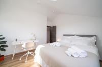Postel nebo postele na pokoji v ubytování Heritage Island Escape - Casa Bola- Boutique Retreat