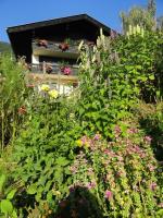 A garden outside Ferienwohnung Anemoon In Millstatt