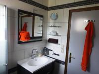A bathroom at Ferienwohnung Anemoon In Millstatt