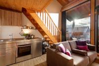 Kuchyň nebo kuchyňský kout v ubytování Narzenhof Wellness Chalets, Familien & Luxus Apartments am Bauernhof