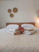 A bed or beds in a room at Sea View Palio Apartment