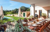 Vonkajšia záhrada v ubytovaní Beautiful Home In Manacor