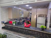 Kuchyň nebo kuchyňský kout v ubytování Sidi Beshr Luxury apartment Side Seaview
