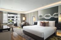 Ein Bett oder Betten in einem Zimmer der Unterkunft Siam Kempinski Hotel Bangkok