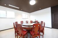 a dining room with a table and chairs at JOYSEA HUT in Yantai