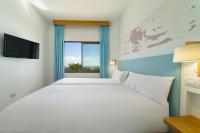 A bed or beds in a room at Salt Apartments Reina Sol