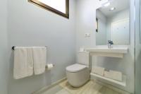 A bathroom at Salt Apartments Reina Sol
