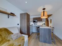 Kuchnia lub aneks kuchenny w obiekcie Appartement rénové à Tignes Le Lac pour 4 pers, proche pistes et commodités - FR-1-641-17